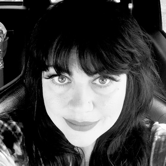 Meet your Posher, Connie - Picture 2 of 2